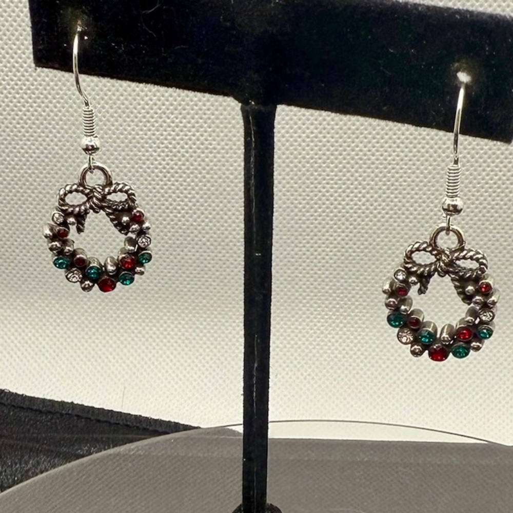 🎅🏼🆕🎄Brighton Christmas Wreath french wire earrings NWOT